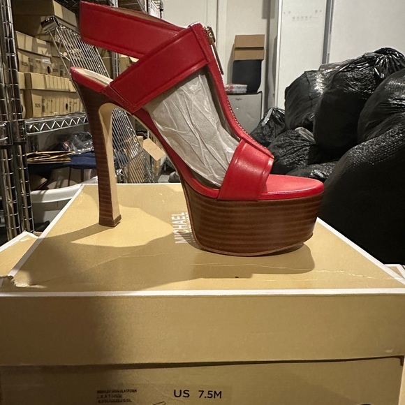 Michael Kors | Berkley Leather Platform Sandal - Picture 4 of 4